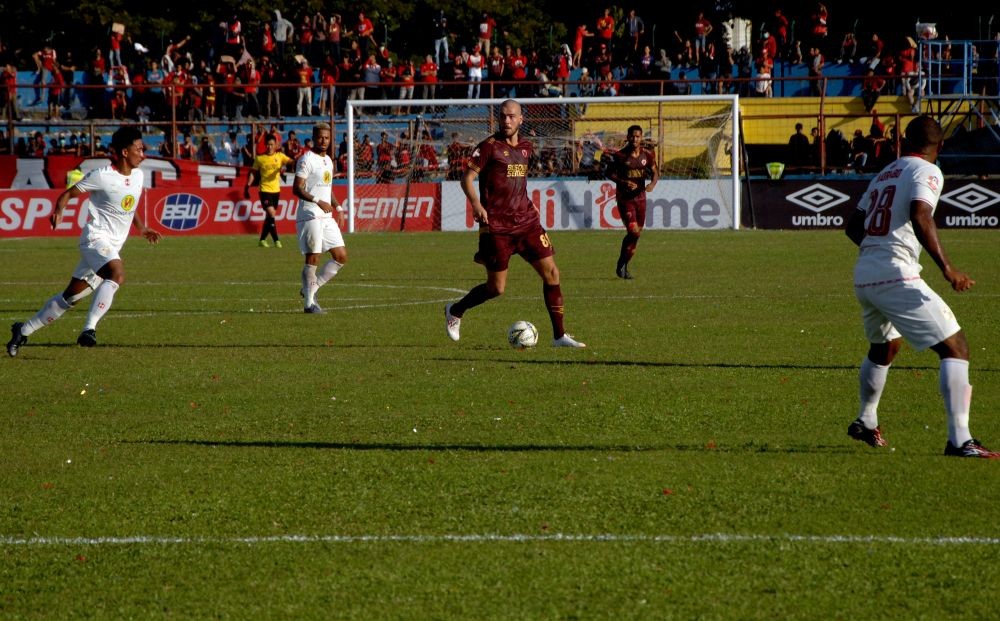 Penalti Klok Bawa PSM Makassar Tundukkan Barito Putera