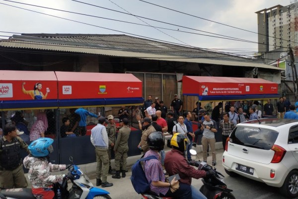 Penataan PKL Cicadas, Lapak dari Dana Sponsor Mulai Dipasang