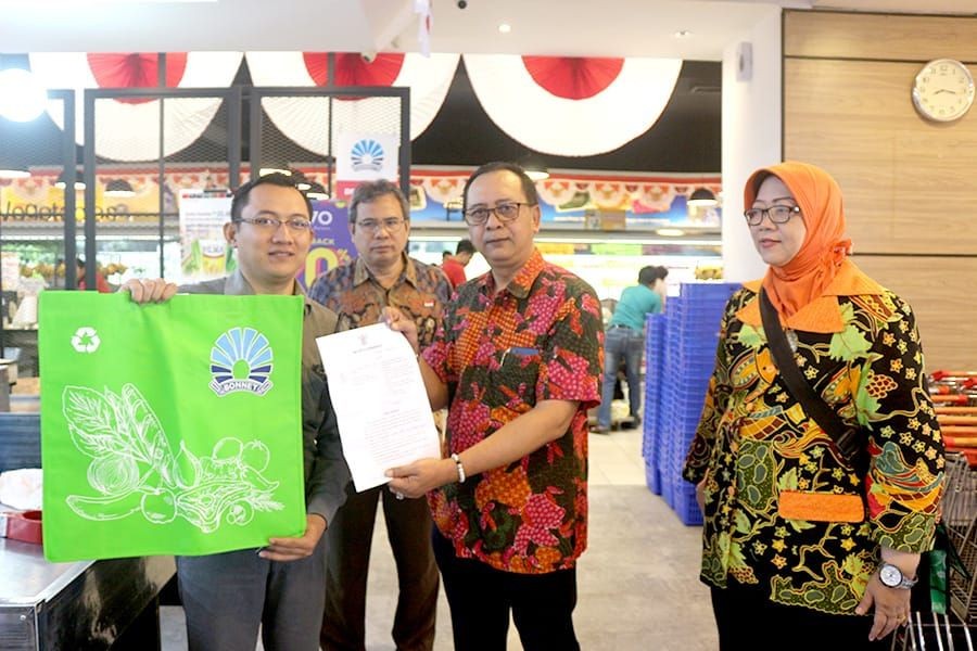 Pemkot Surabaya Larang Restoran Hingga Supermarket Pakai Plastik