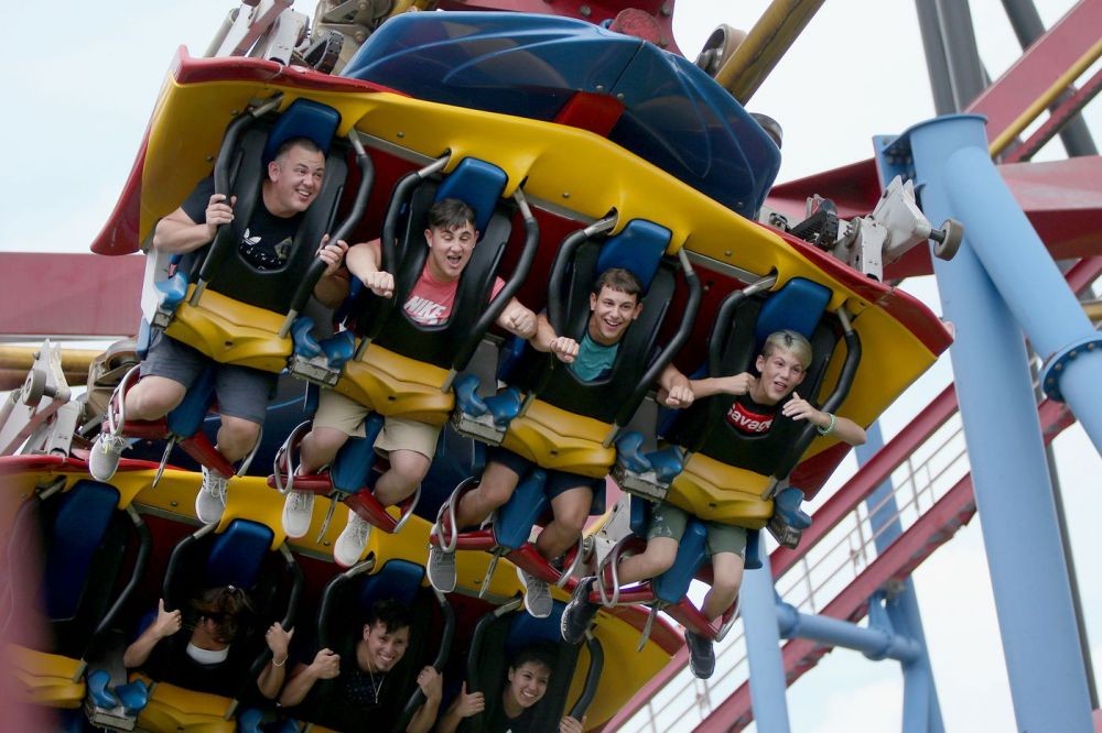 cinta roller coaster kepala bergetar