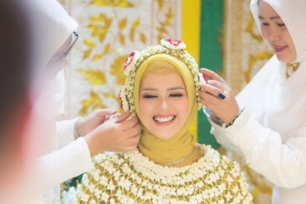 5 Momen Bahagia Cut Meyriska & Roger Danuarta dalam Siraman Adat Aceh
