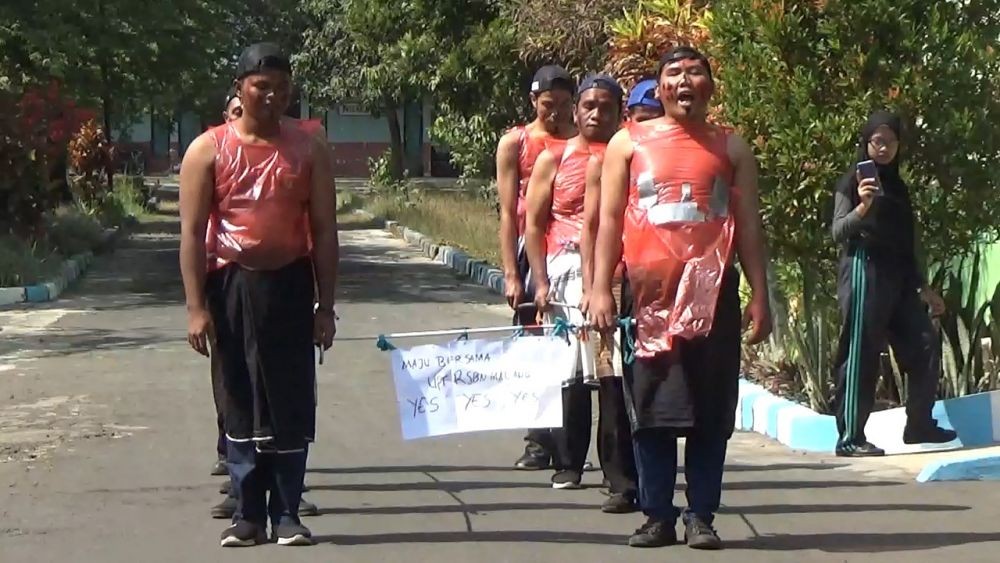 Serunya Lomba Baris-Berbaris bagi Tuna Netra di Malang