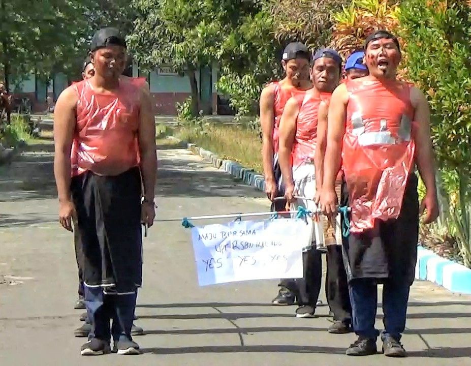Serunya Lomba Baris-Berbaris bagi Tuna Netra di Malang