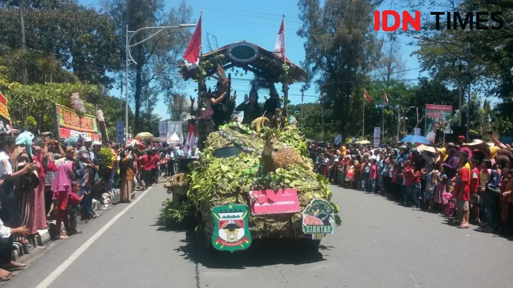 Warna-warni Karnaval Mobil Hias pada Perayaan Kemerdekaan  di Siantar
