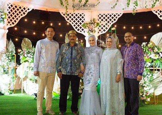 Sayang Keluarga, 10 Momen Harmonis Cut Meyriska & Ayah Tercinta