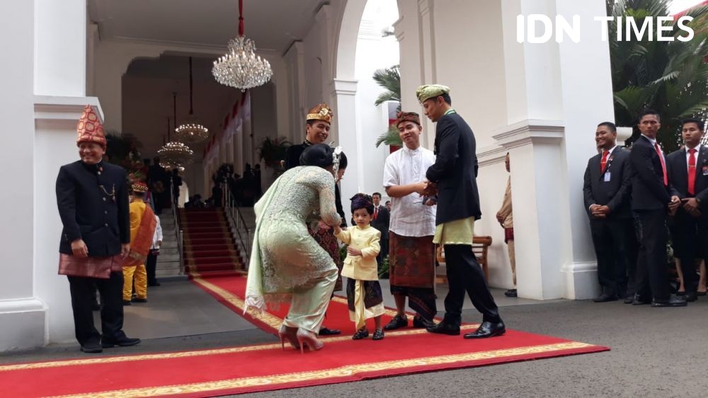 Pakai Baju Adat Bali, Jan Ethes Tampil Imut Banget di HUT ke-74 RI