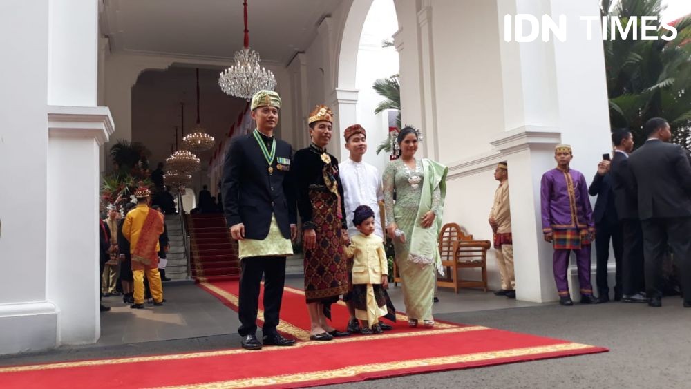 Pakai Baju Adat Bali, Jan Ethes Tampil Imut Banget di HUT ke-74 RI