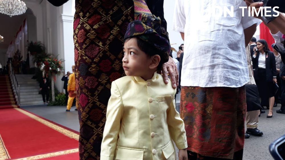 Pakai Baju Adat Bali, Jan Ethes Tampil Imut Banget di HUT ke-74 RI