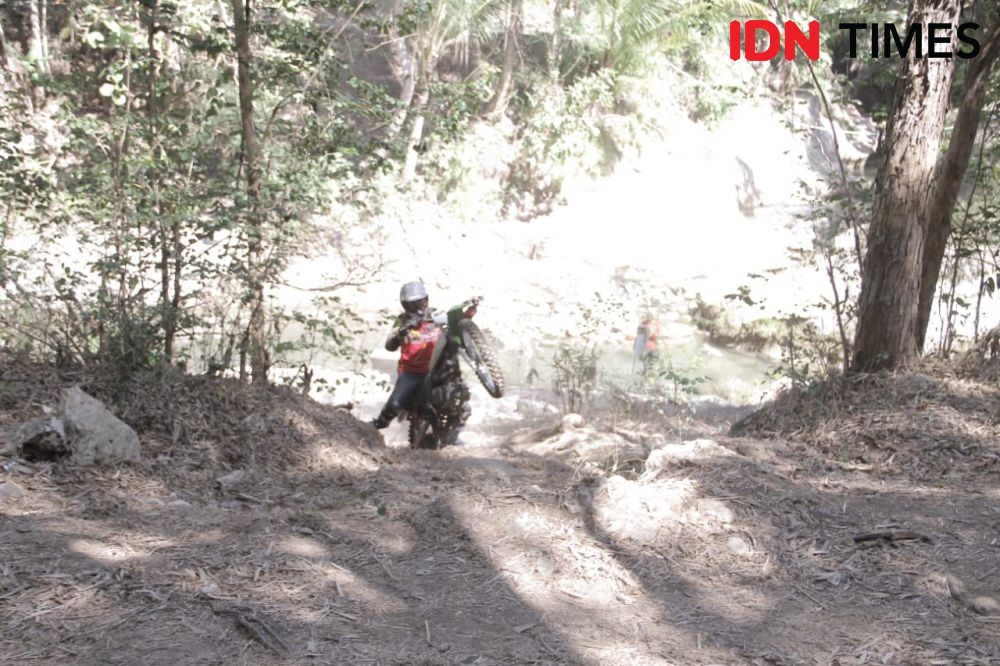 Rayakan HUT RI, Ratusan Rider Motor Trail Taklukkan Medan di Dlingo
