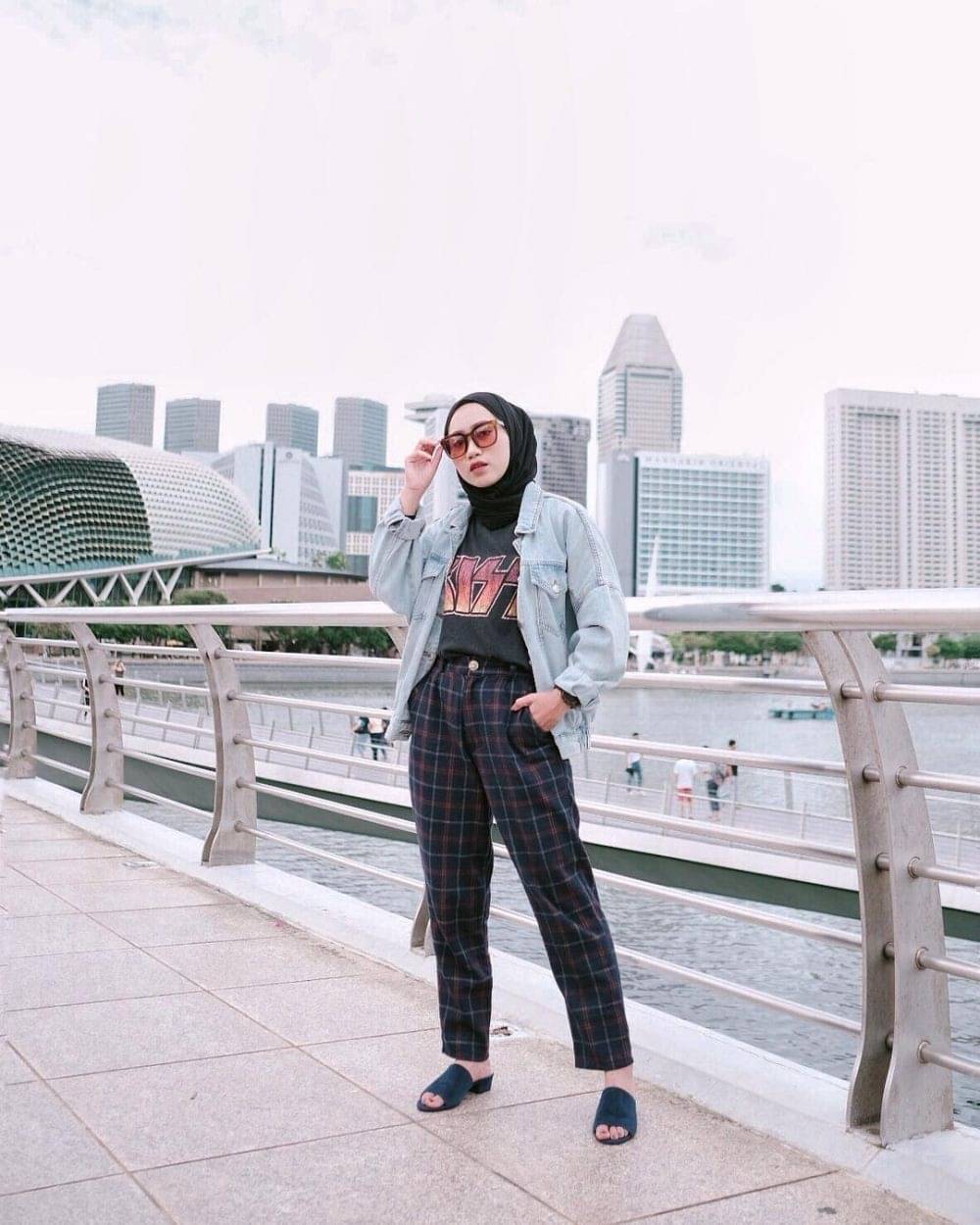 10 Ide Padu Padan Style Boyish Untuk Hijabers, Cocok Buat Si Tomboy!