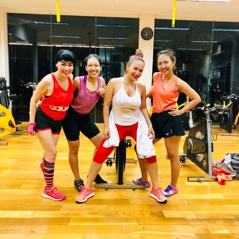 10 Potret Kiki Fatmala Jaga Body Goals di Usia 49 Tahun