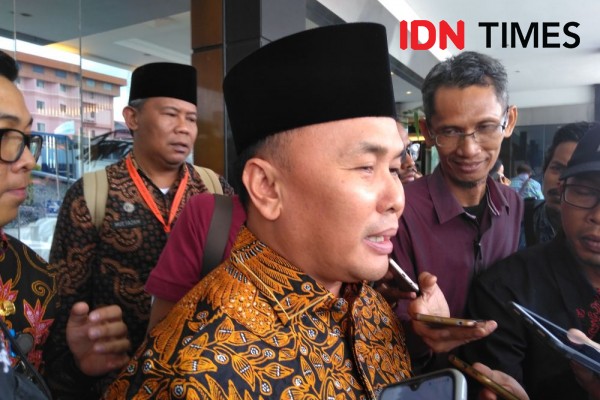 5 Fakta Sugianto Sabran, Gubernur Kalteng yang Lempar Botol ke Wasit