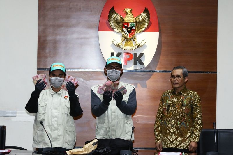 Kejakgung Serahkan Jaksa Satriawan Yang Diburu Oleh KPK