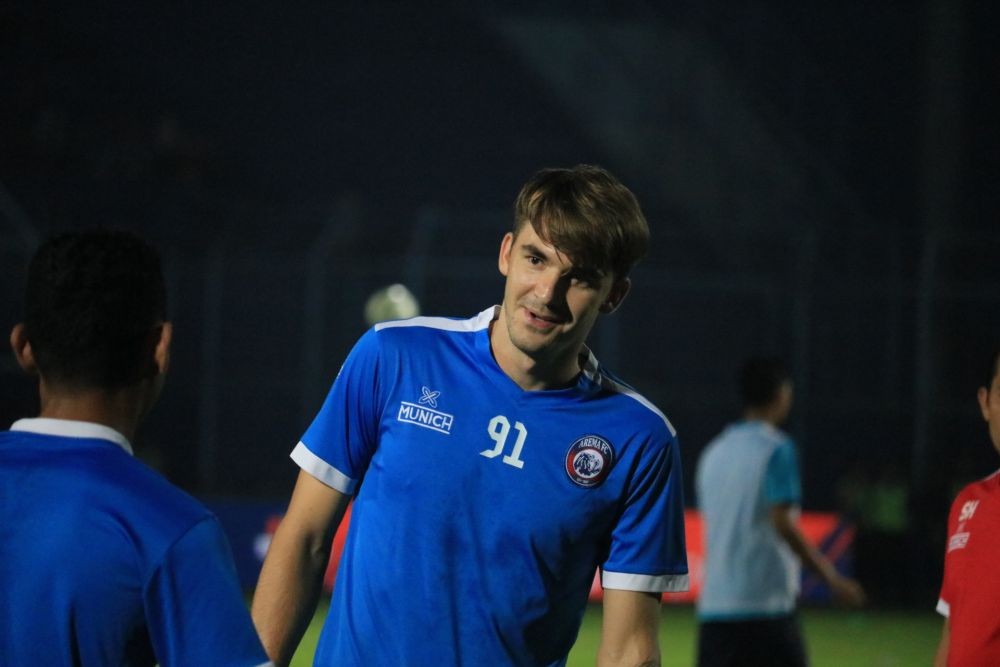 Arema FC Buru Gelandang Baru Pengganti Pavel Smolyachenko 