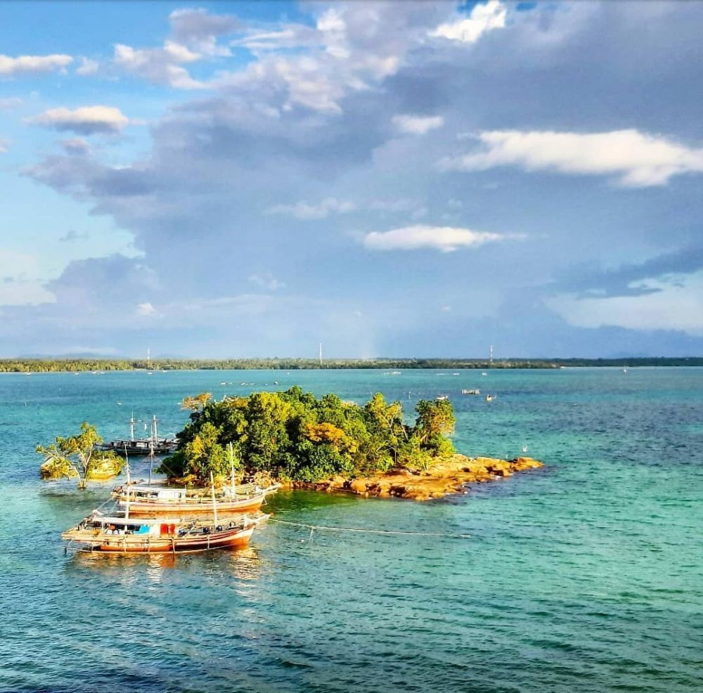 10 Wisata Pantai di Bangka Belitung yang Wajib Masuk