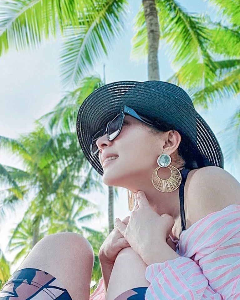 10 Gaya Topi Cetar ala Syahrini, Membahana!