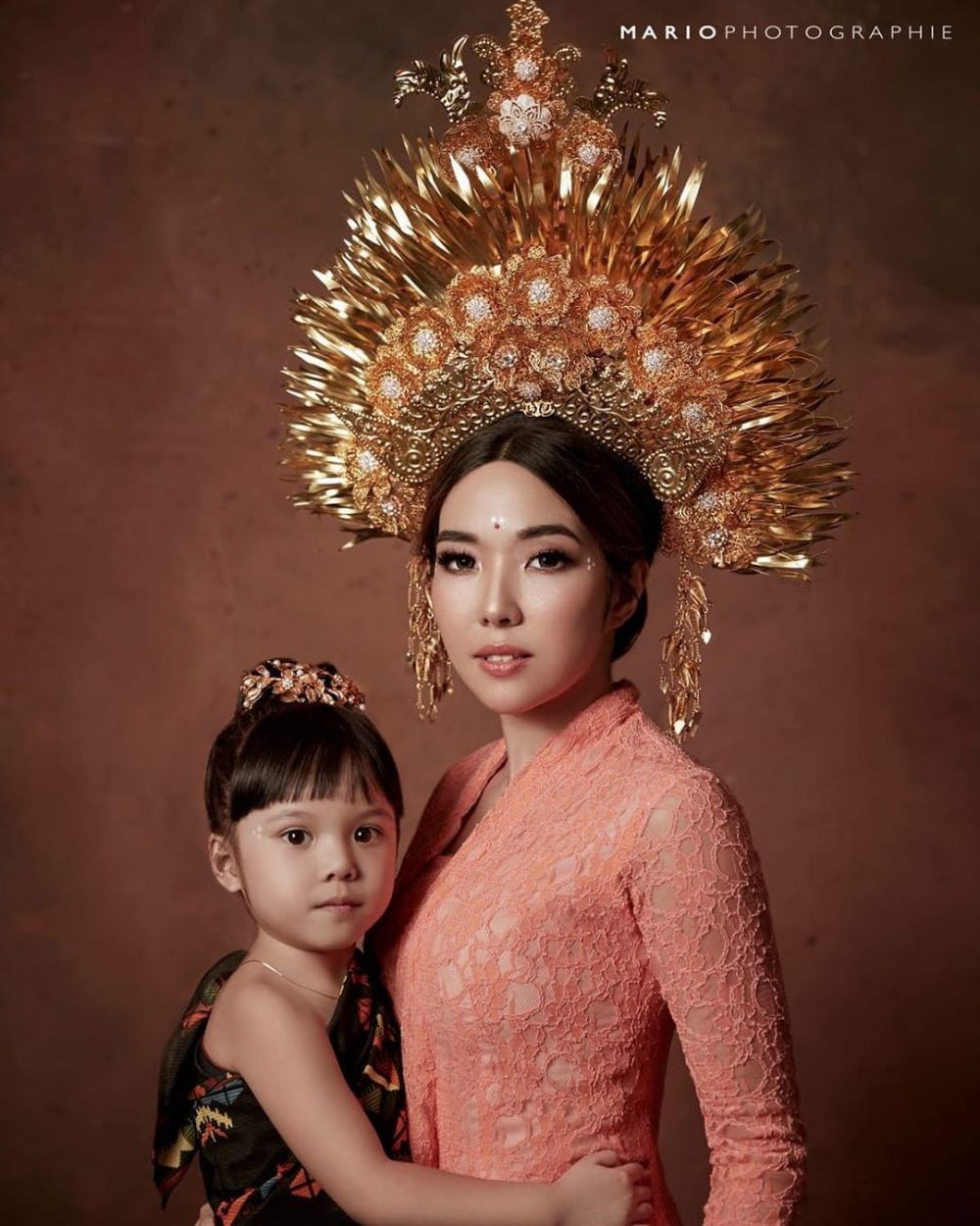 Gunakan Kebaya Modern, Ini 7 Potret Keanggunan Gisella Anastasia