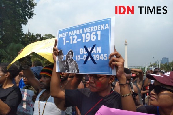 Demo Antirasis di Istana, Mahasiswa Papua Terobos Paksa Blokade Polisi