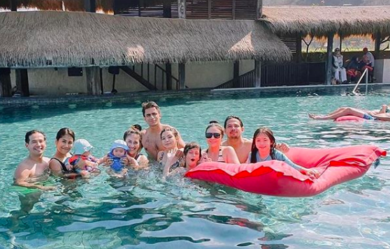 Family Goals! 10 Momen Kompak Keluarga Wulan Guritno Liburan di Bali