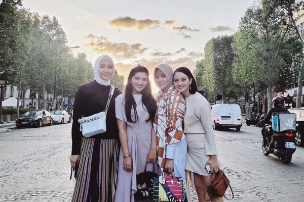 Menengok Liburan Ashanty dan Olla Ramlan di Paris, Bikin Ngiri!