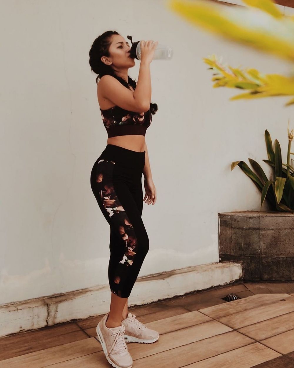10 Potret Body Goals ala Pedangdut Mutia Ayu, Istri Glenn Fredly