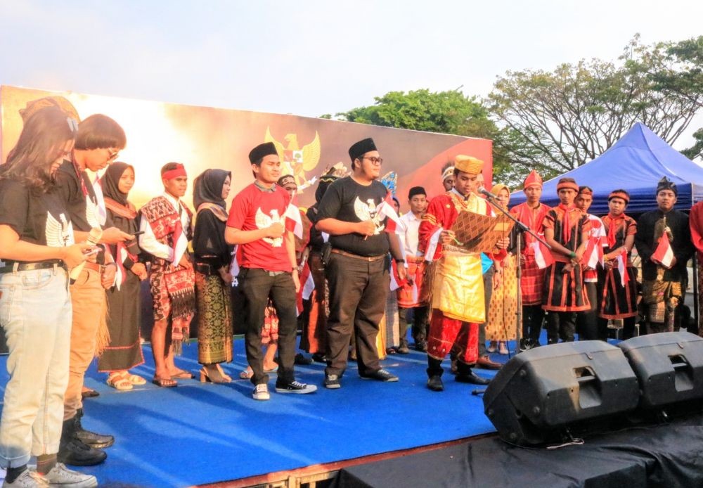 Ikat Kebhinekaan, Pemuda Kota Malang Gelar Agenda Indonesia Tersenyum 