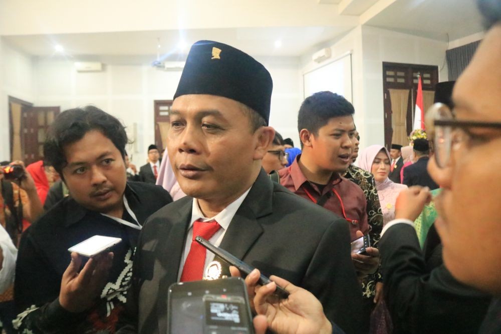 Pelantikan Anggota DPRD Kota Malang Diwarnai Aksi Unjuk Rasa 