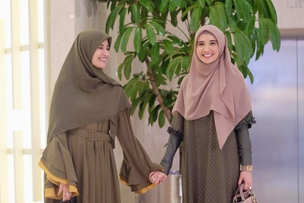 Paling Baru Gaya Hijab Shireen Sungkar Terbaru