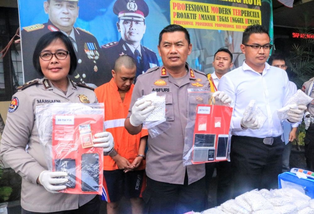 Dua Warga Cemorokandang Malang Ditangkap karena Edarkan Sabu