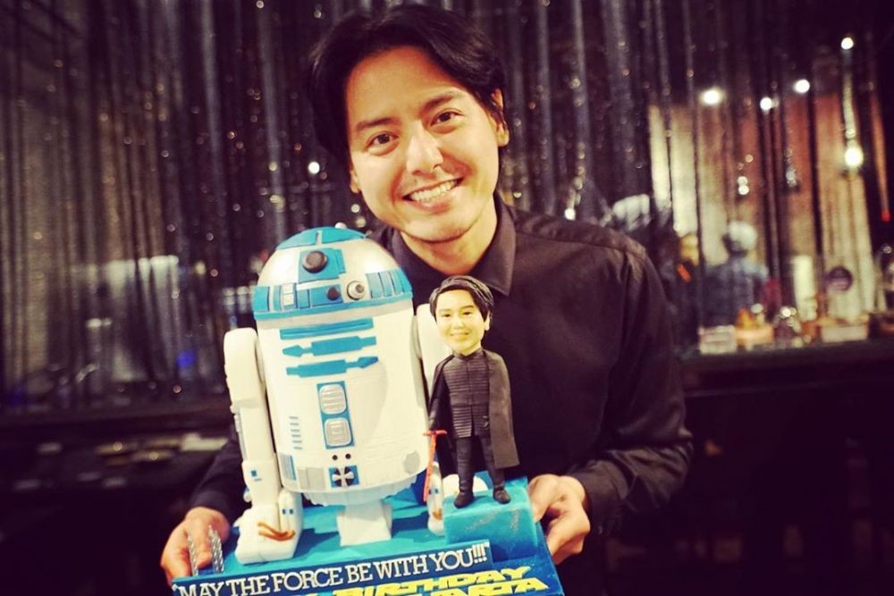 11 Bukti Roger Danuarta Fans Star Wars Sejati, Jadi Tema Pernikahan!