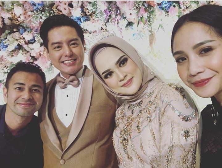 20 Tamu Artis yang Hadiri Resepsi Roger & Cut Meyriska, Super Meriah