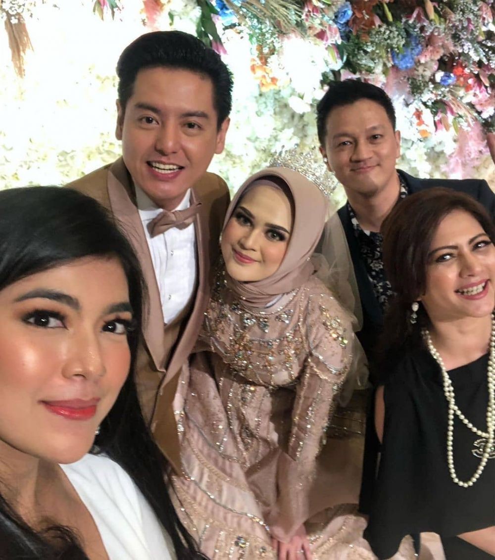 20 Tamu Artis yang Hadiri Resepsi Roger & Cut Meyriska, Super Meriah