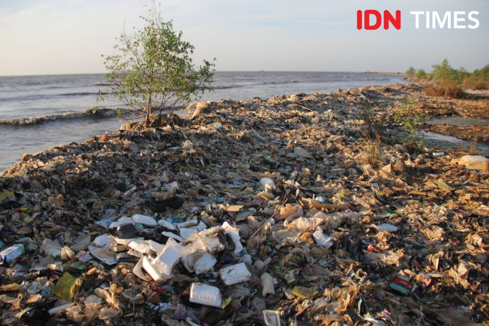 Dinas Lingkungan Hidup Akan Bersihkan Pulau Sampah di Tangerang