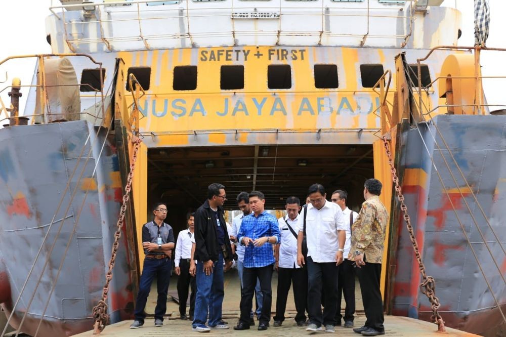 Kapal Roro Jalani Docking, Penumpang Pilih Naik Boat ke Nusa Penida