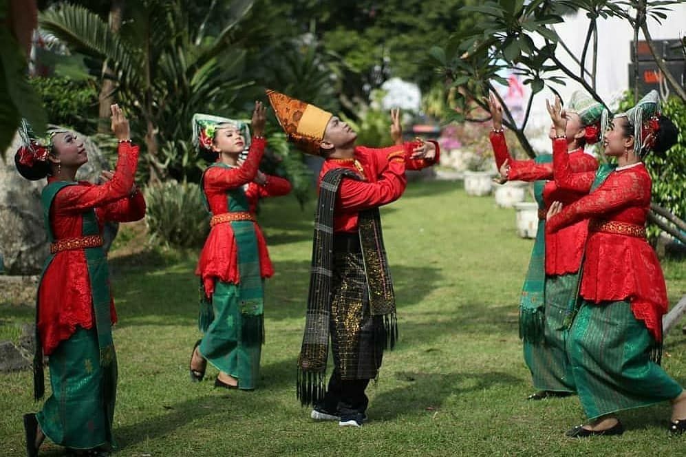 Melestarikan Budaya Lewat Sanggar Tari Simalungun 