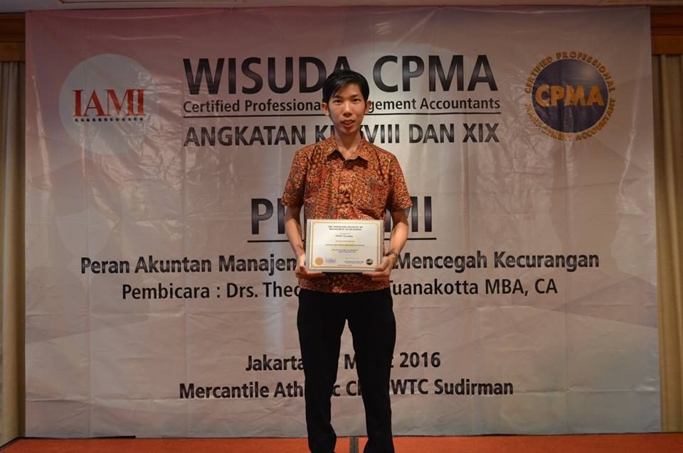 Welin, Pria Kelahiran Makassar Ini Punya 32 Gelar Akademik!