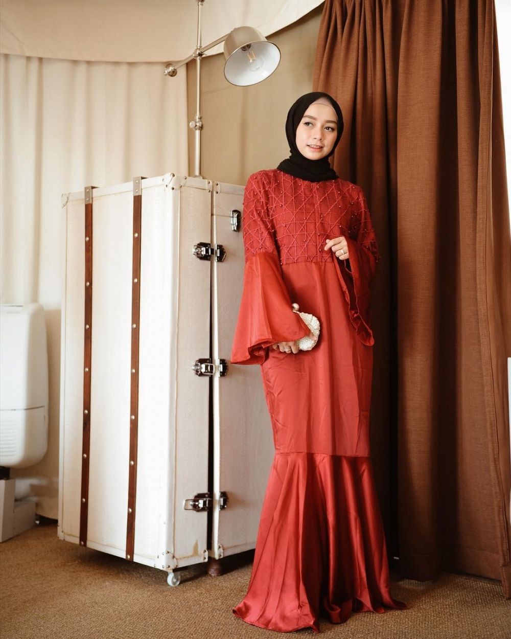 10 Ide Simple Dress Dengan Hijab Buat Kondangan, Modelnya Kekinian