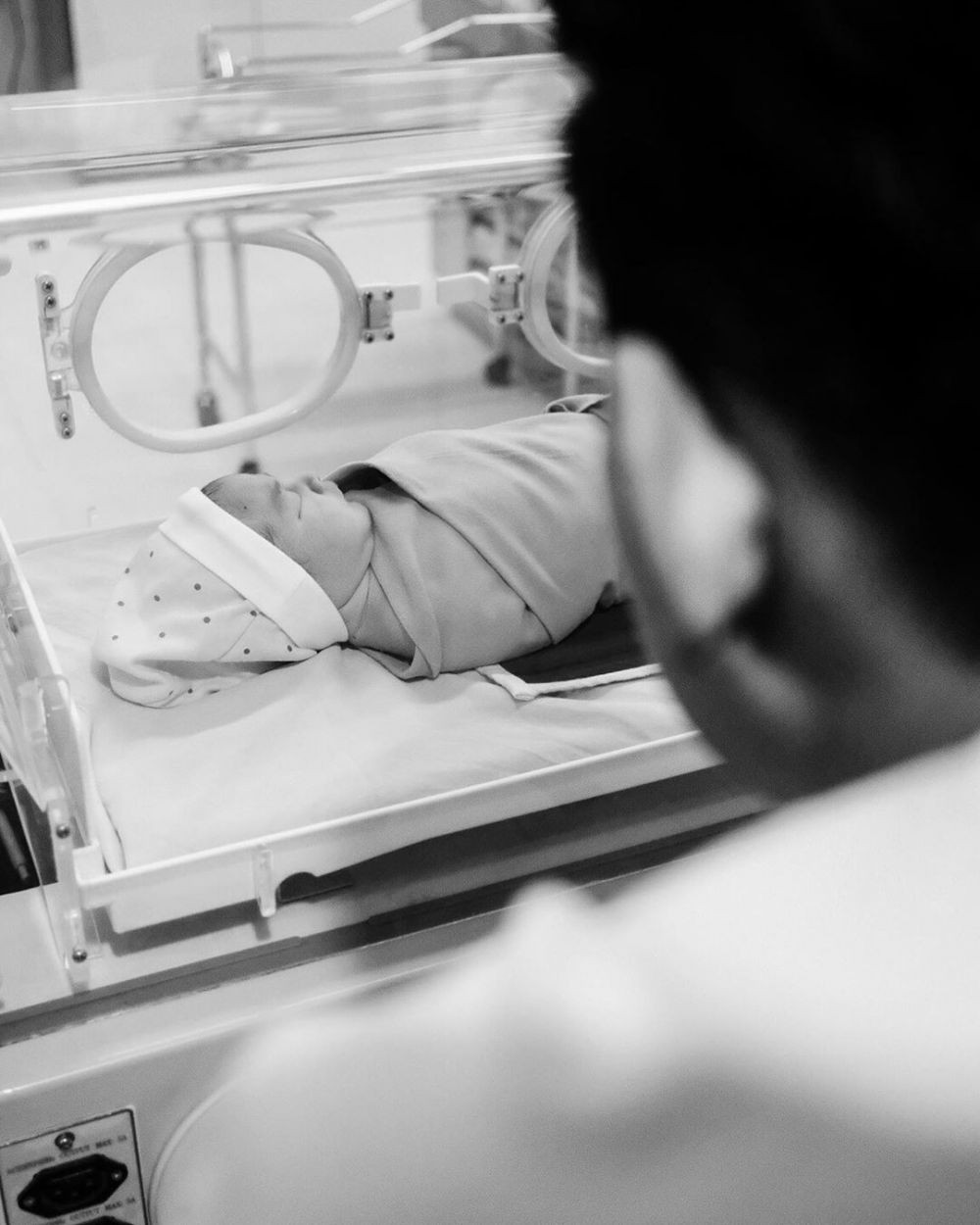 Jadi Mama Muda, 10 Momen Isel Fricella dari Hamil Sampai Melahirkan
