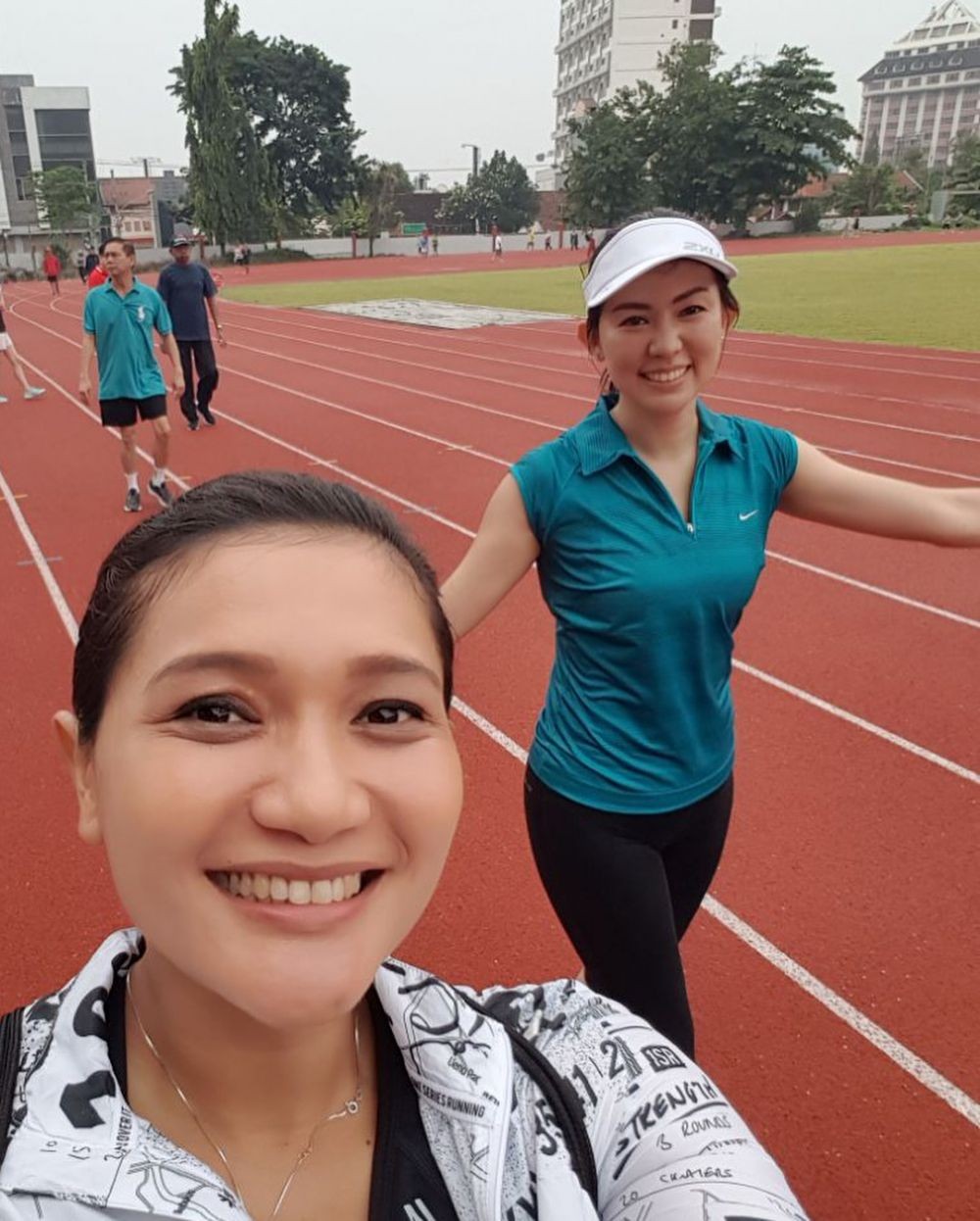 Aida Chandra, Calon Istri Delon Rajin Lari di GOR Semarang. Bugar...!