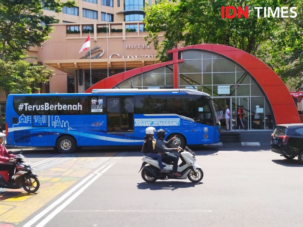 Gas Buang Bus BRT Trans Semarang Dikeluhkan. Ganjar: Itu Bus Apa?