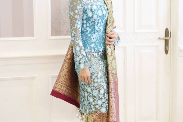 Cocok untuk Kondangan, 10 Tampilan Kebaya ala Dian Sastro yang Ciamik