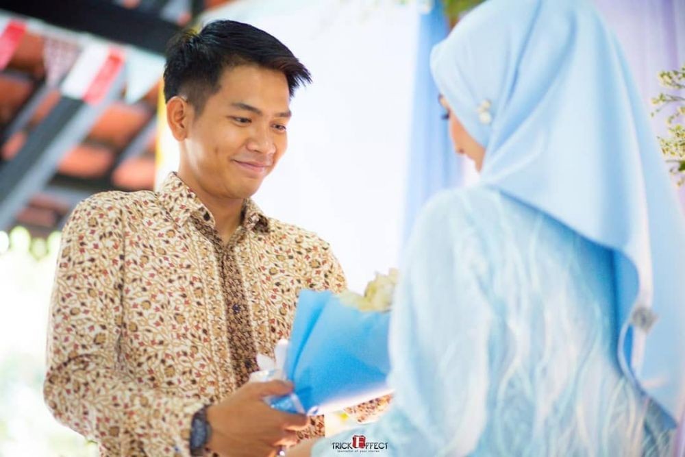 10 Potret Romantis Lamaran Pemain Sinetron Angga Putra Hafna Alliya