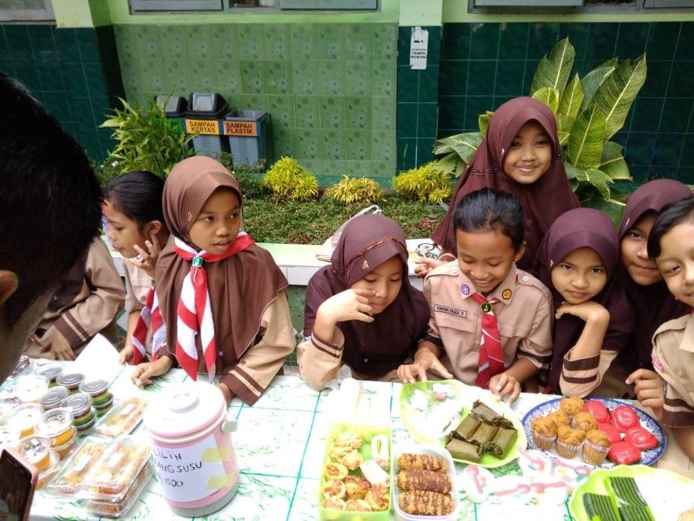 Latih Jiwa Kewirausahaan, Murid SDN Jetisharjo Gelar Bazar Makanan 