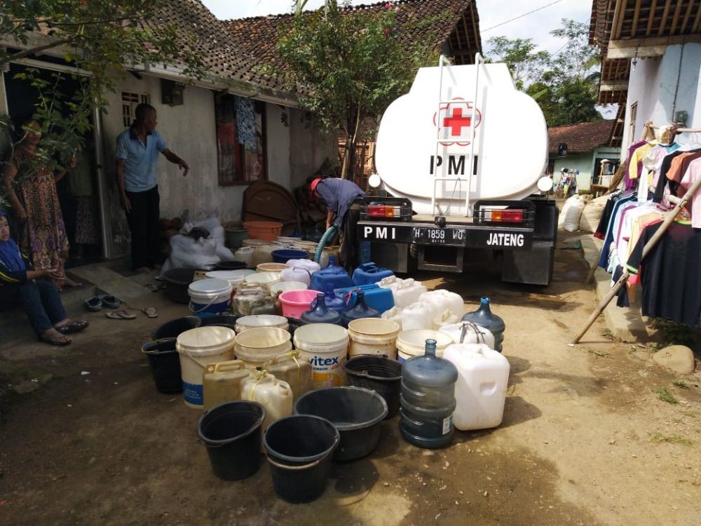Kekeringan Melanda, 8 Juta Liter Air Bersih Disalurkan ke Warga