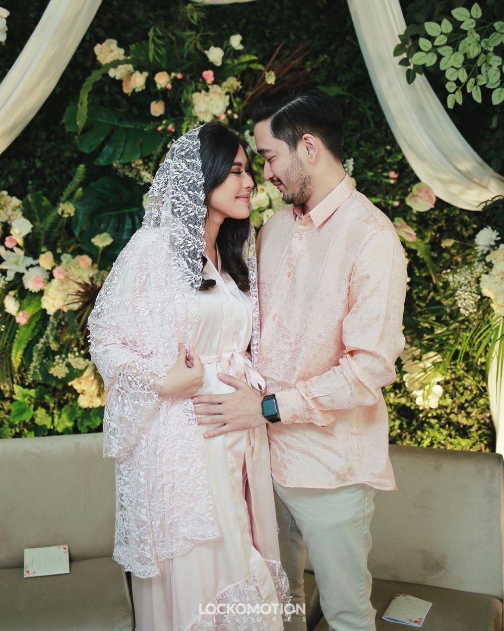 10 Potret Syahnaz & Jeje Govinda yang Makin Mesra Menanti Anak Kembar