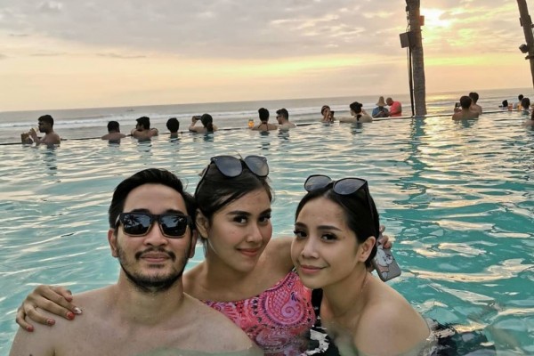 10 Potret Liburan Keluarga Syahnaz dan Nagita Slavina di Bali