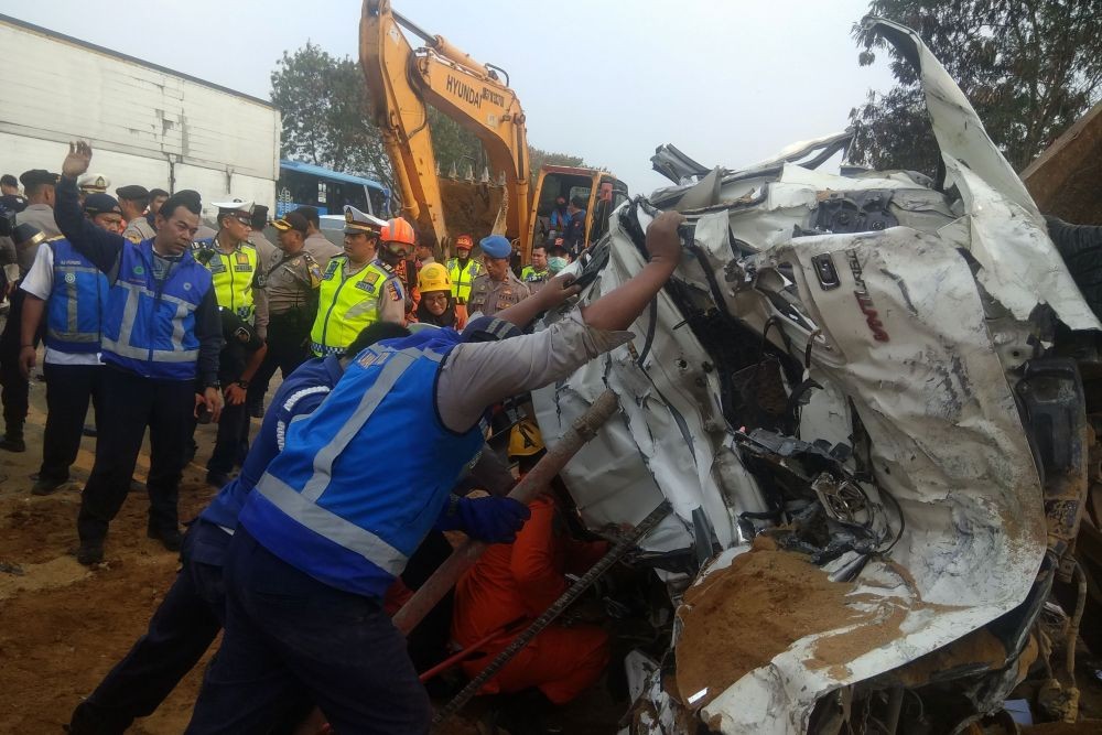 Kecelakaan Maut Di Tol Cipularang, Bayi Dan 4 Anak Ini Selamat