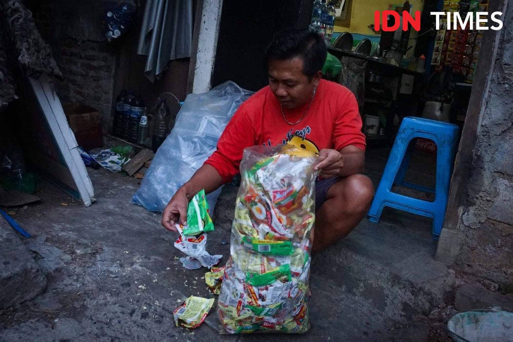 Peduli Lingkungan lewat Pemilahan Sampah Plastik Bungkus Mie Instan