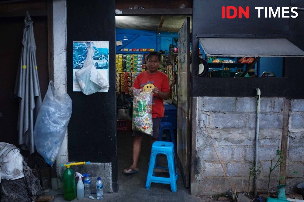 [FOTO] Kiat Warmindo Semarang Berdikari dari Sampah Bungkus Indomie