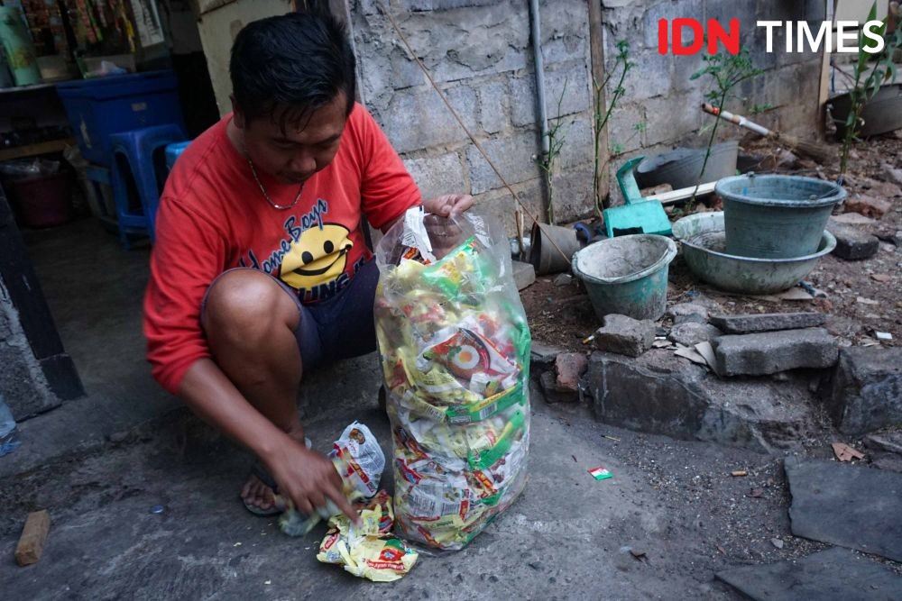 [FOTO] Kiat Warmindo Semarang Berdikari dari Sampah Bungkus Indomie